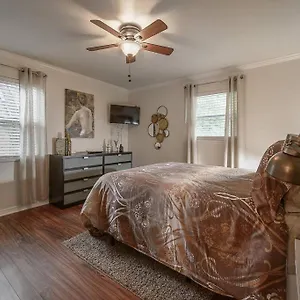 Holiday home Golden Greek Getaway Chic House In Heart Of, Tampa