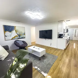 Holiday home Beautiful And Relaxing 3 Bedrooms 2 Kings Beds, Tampa